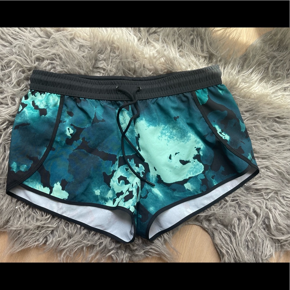 Fabletics running shorts: S